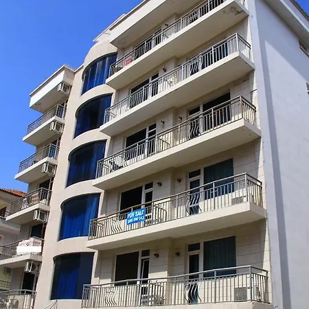 Alexandrov Residence Apartments 아파트 *
